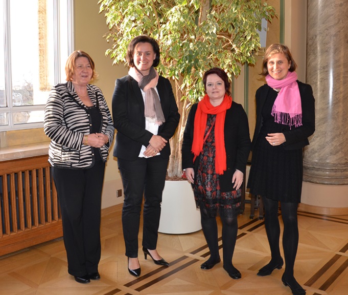 Die vier frauenpolitischen Sprecherinnen der Fraktionen (v.l.): Eva Gottstein (FREIE WHLER), Dr. Ute Eiling-Htig (CSU), Verena Osgyan (Bndnis 90/Die Grnen) und Dr. Simone Strohmayr (SPD)